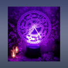 Detail motivu vazky na akrylovej lampe - fialova