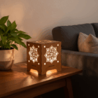 Dekoratívna lampa so symbolom Om z prírodnej preglejky - pohľad spredu