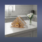 Drevený stojan na servítky s oddelením na špáradlá varianta C . na kuchynskej linke